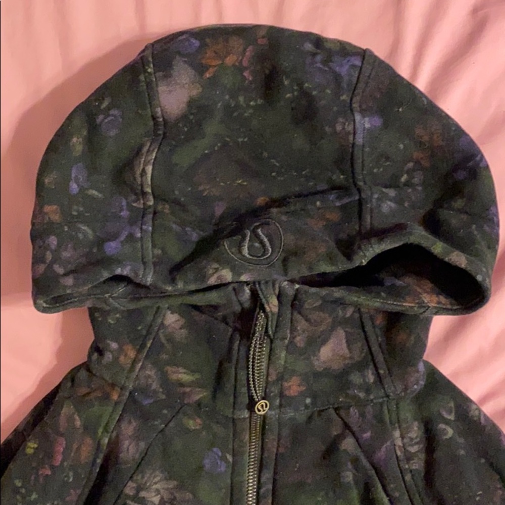 Lululemon sweatshirt